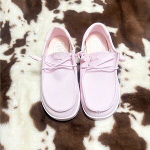 Light Pink Hey dudes size 8 *Never Worn*